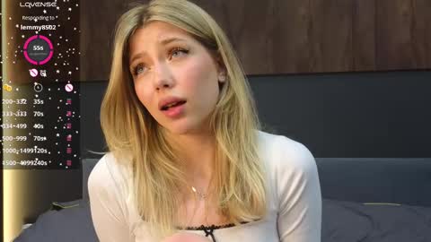 Snapshot of rainauge chatting on February 20, 10:59 pm Lisa online show from February 20, 10:59 pm