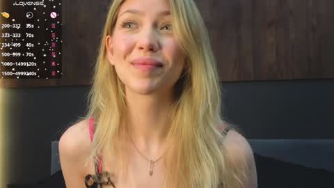 Snapshot of rainauge chatting on February 3, 12:36 am Lisa online show from February 3, 12:36 am