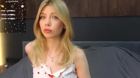 Snapshot of rainauge chatting on February 15, 8:33 pm Lisa online show from February 15, 8:33 pm