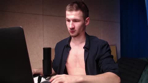 Snapshot of rainbow_farmer_james chatting on December 27, 5:59 pm Rainbow James online show from December 27, 5:59 pm