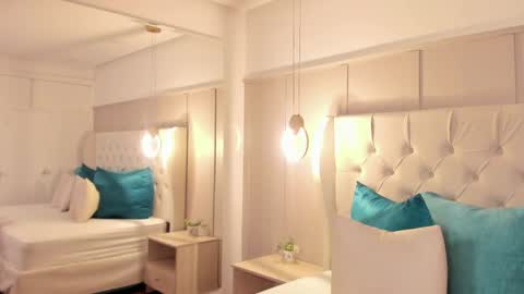 Raquel Moon online show from April 8, 5:05 pm