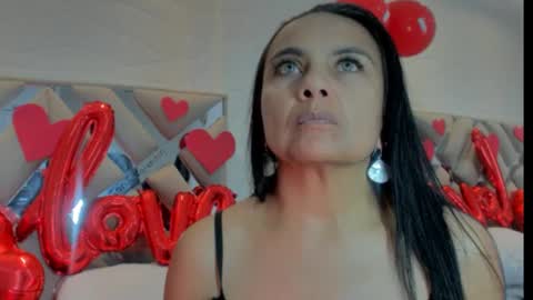 Snapshot of raquel_moore chatting on February 17, 1:22 pm Raquel Moore online show from February 17, 1:22 pm