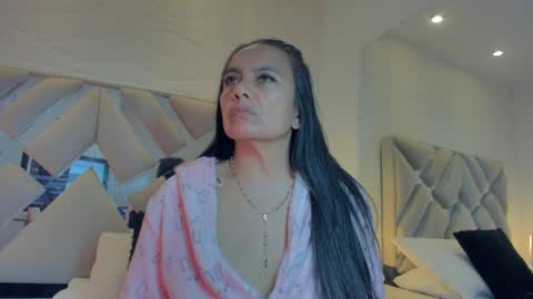 Snapshot of raquel_moore chatting on March 12, 11:42 am Raquel Moore online show from March 12, 11:42 am