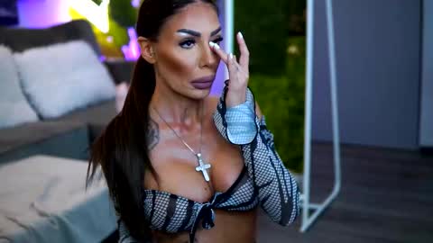 Raquelle online show from October 8, 9:26 am