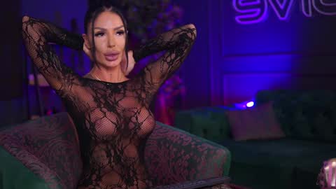 Raquelle online show from February 5, 10:55 pm