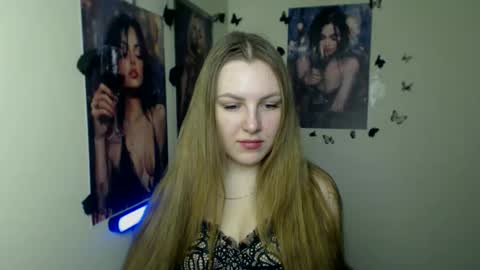 raspberry0101 online show from November 22, 1:42 pm