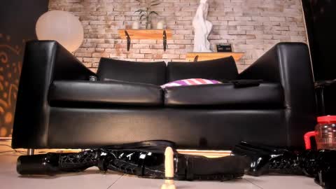   online show from February 17, 10:05 pm