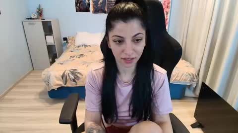 raven_haired_goddess online show from March 17, 8:30 am