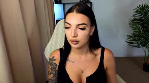 Snapshot of raven_inkk chatting on October 13, 9:22 am raven_inkk online show from October 13, 9:22 am