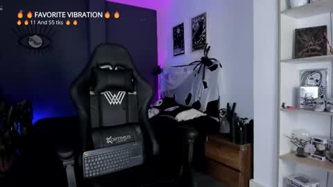 Raven Witch online show from February 5, 7:28 pm