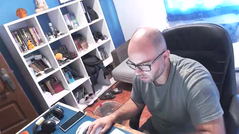 Snapshot of ravingr3d3 chatting on October 13, 8:05 am ravingr3d3 online show from October 13, 8:05 am