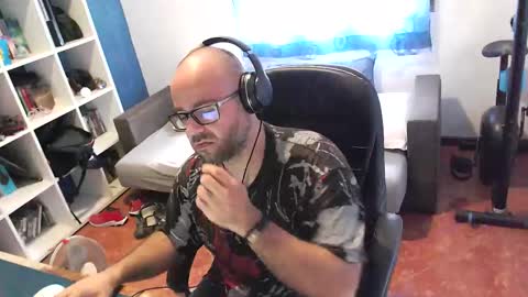 Snapshot of ravingr3d3 chatting on October 17, 1:26 pm ravingr3d3 online show from October 17, 1:26 pm