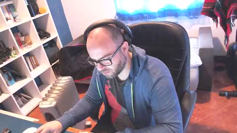 Snapshot of ravingr3d3 chatting on March 6, 9:14 am ravingr3d3 online show from March 6, 9:14 am