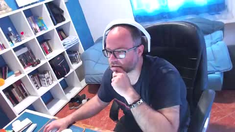 ravingr3d3 online show from April 6, 9:10 am