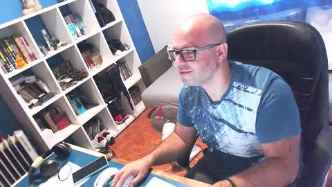 Snapshot of ravingr3d3 chatting on October 8, 8:20 am ravingr3d3 online show from October 8, 8:20 am