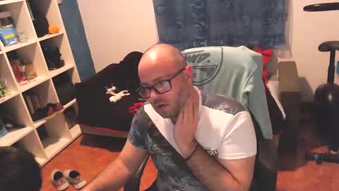Snapshot of ravingr3d3 chatting on February 25, 12:47 am ravingr3d3 online show from February 25, 12:47 am