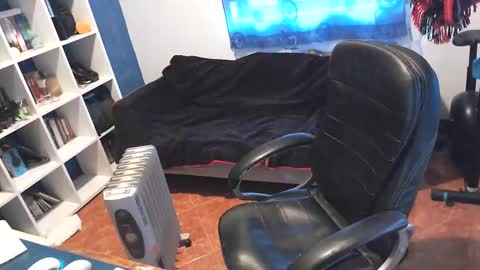 Snapshot of ravingr3d3 chatting on March 5, 8:54 am ravingr3d3 online show from March 5, 8:54 am