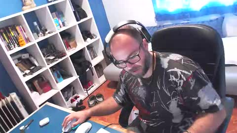 Snapshot of ravingr3d3 chatting on October 7, 8:10 am ravingr3d3 online show from October 7, 8:10 am