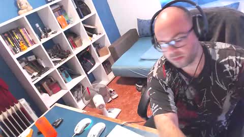 Snapshot of ravingr3d3 chatting on September 11, 1:34 pm ravingr3d3 online show from September 11, 1:34 pm