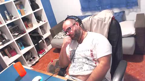 Snapshot of ravingr3d3 chatting on October 5, 12:19 am ravingr3d3 online show from October 5, 12:19 am