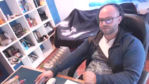 Snapshot of ravingr3d3 chatting on February 26, 3:32 pm ravingr3d3 online show from February 26, 3:32 pm