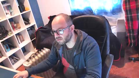 Snapshot of ravingr3d3 chatting on March 7, 9:07 am ravingr3d3 online show from March 7, 9:07 am