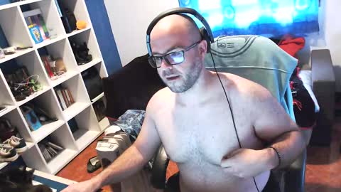 Snapshot of ravingr3d3 chatting on February 24, 3:20 pm ravingr3d3 online show from February 24, 3:20 pm