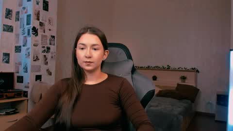 Snapshot of raviolly046 chatting on October 20, 11:15 am Alia Mereyn online show from October 20, 11:15 am