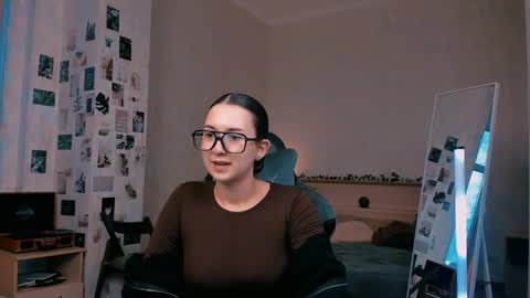 Snapshot of raviolly046 chatting on October 16, 1:33 pm Alia Mereyn online show from October 16, 1:33 pm