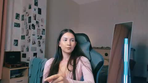 Snapshot of raviolly046 chatting on October 14, 2:20 pm Alia Mereyn online show from October 14, 2:20 pm