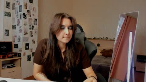 Snapshot of raviolly046 chatting on October 10, 1:06 pm Alia Mereyn online show from October 10, 1:06 pm
