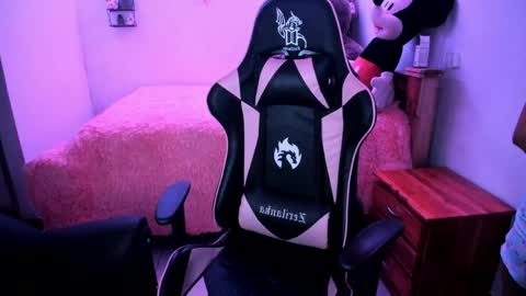 Danna online show from April 12, 4:22 pm