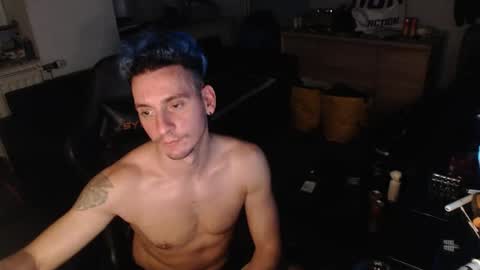 Rayzel online show from December 15, 11:34 pm