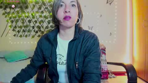 Snapshot of rebbeca09 chatting on September 24, 10:44 am Rebbeca online show from September 24, 10:44 am