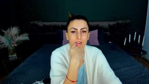 rebecca_diamonds online show from February 11, 7:01 am