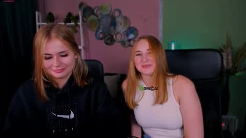 Snapshot of rebecca_smile_ chatting on September 28, 7:23 pm rebecca_smile_ online show from September 28, 7:23 pm