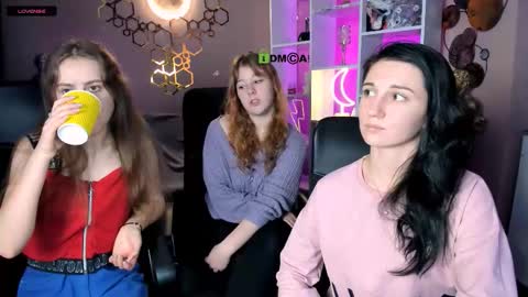 Snapshot of rebecca_smile_ chatting on October 15, 7:04 pm rebecca_smile_ online show from October 15, 7:04 pm