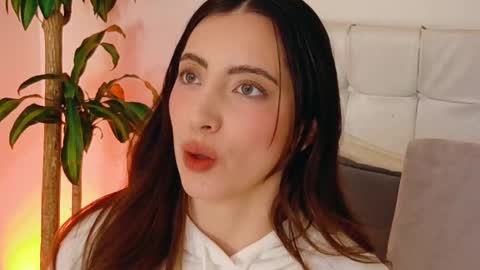 rebeccawhite_meow online show from October 6, 2:51 am