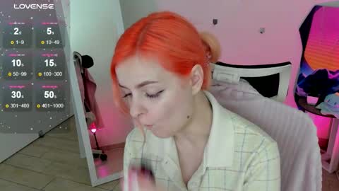 Snapshot of red_bestie_ chatting on September 28, 1:20 pm Bestie online show from September 28, 1:20 pm