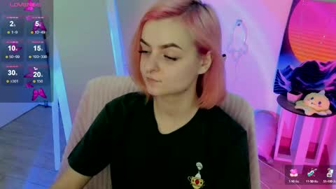 Snapshot of red_bestie_ chatting on February 23, 7:38 pm Bestie online show from February 23, 7:38 pm