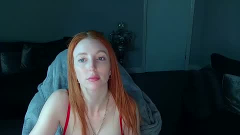 Snapshot of red_firesquirt chatting on February 18, 9:53 pm Red - online show from February 18, 9:53 pm