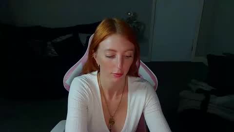 Snapshot of red_firesquirt chatting on October 8, 9:32 pm Red - online show from October 8, 9:32 pm