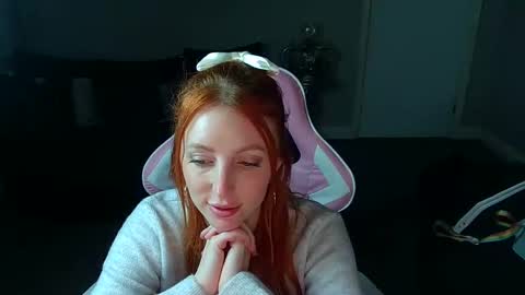Snapshot of red_firesquirt chatting on January 21, 10:51 pm Red - online show from January 21, 10:51 pm