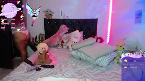 Snapshot of red_girlofficial chatting on February 12, 2:45 am Taliana online show from February 12, 2:45 am