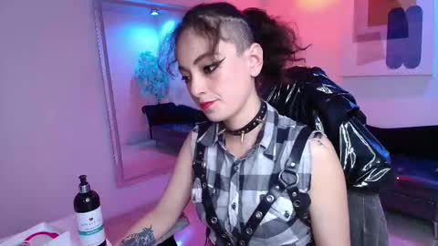 Snapshot of red_moonx chatting on October 11, 12:21 pm Res Moon online show from October 11, 12:21 pm
