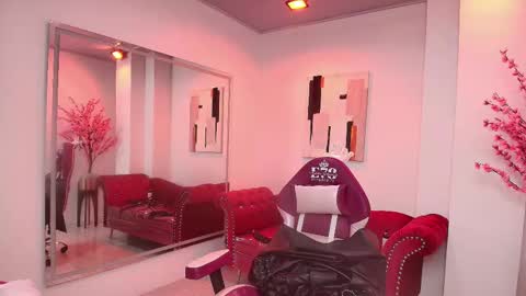 Snapshot of red_moonx chatting on February 4, 1:12 am Res Moon online show from February 4, 1:12 am