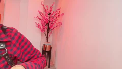 Snapshot of red_moonx chatting on January 29, 1:16 am Res Moon online show from January 29, 1:16 am