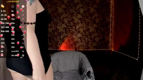 Mia online show from March 19, 2:22 pm