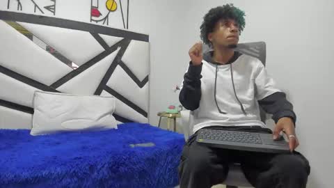 redbryan_ebano online show from October 20, 7:19 pm