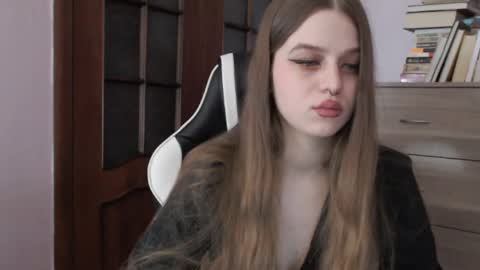 Lily online show from December 3, 2:56 am